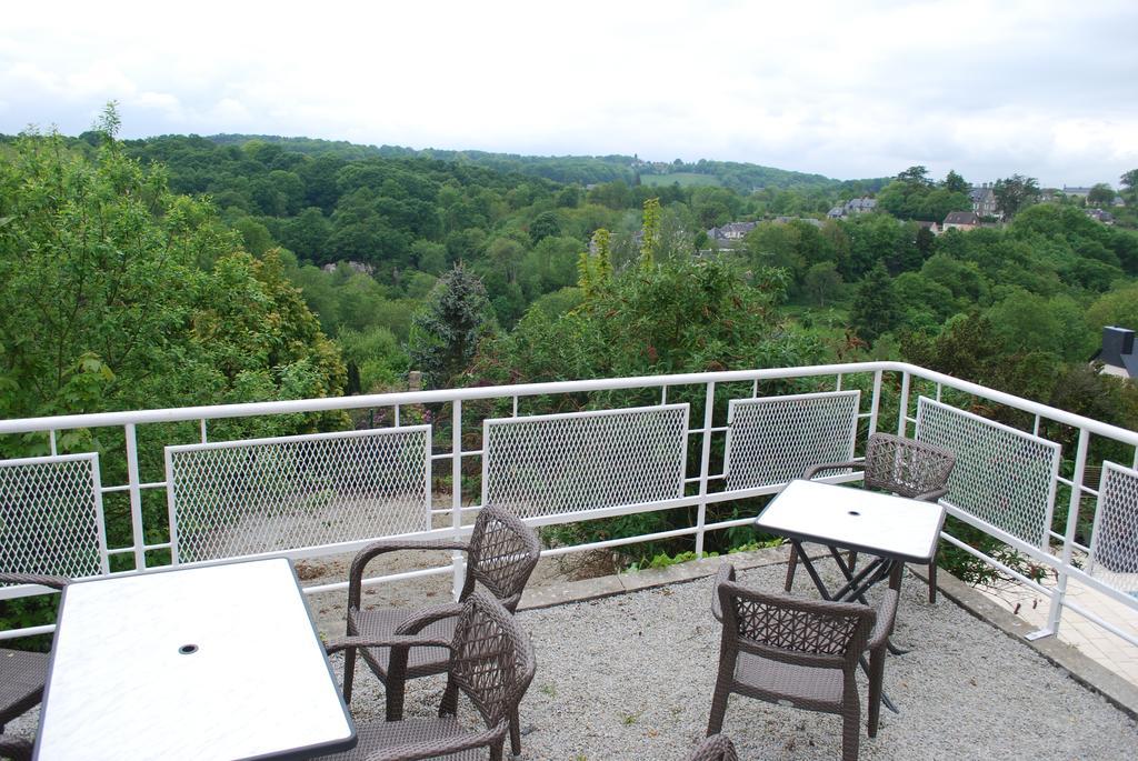 Hotel De La Poste Mortain-Bocage Exterior photo